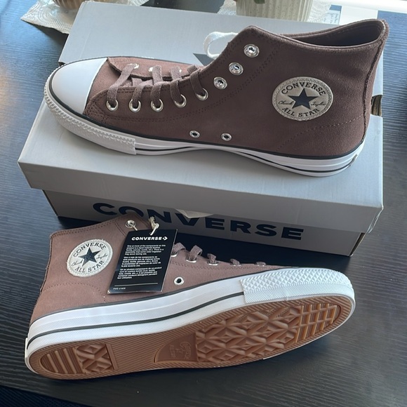 NWT Brown Converse. Men’s 9. Women’s 11. Brand new. Never worn. - Picture 2 of 10